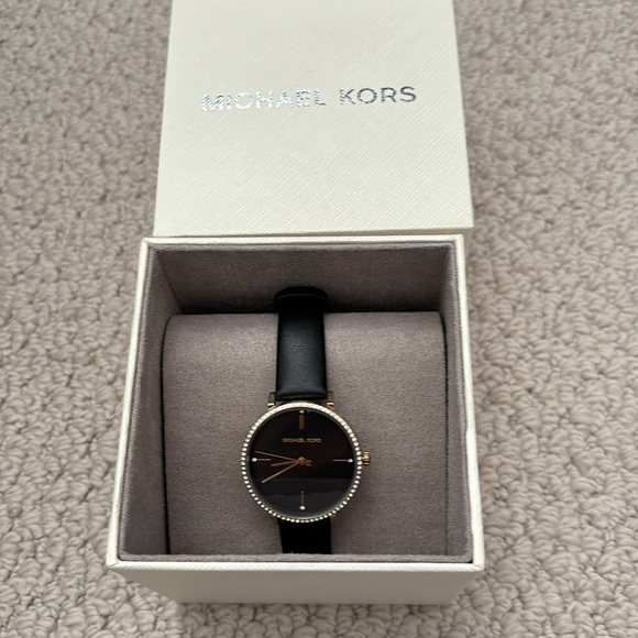 NWT Michael Kors MK7116 Parker Gold Tone Black Leather Band Watch - Picture 2 of 5